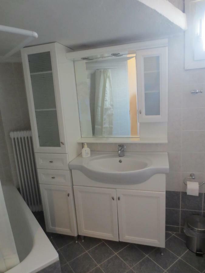 Studio Anna Veria Center Luaran gambar